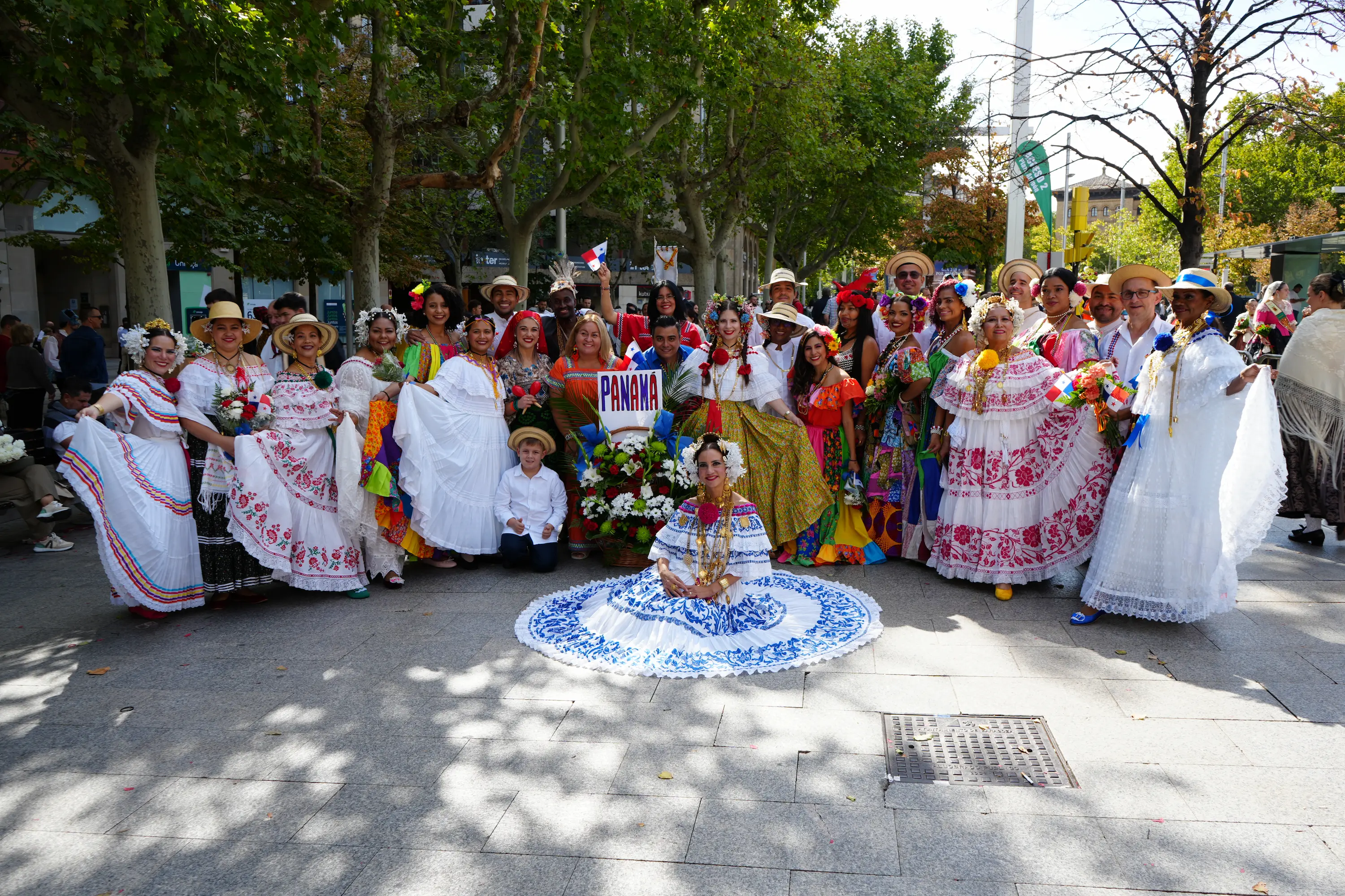 Panameños en la Ofrenda de Flores